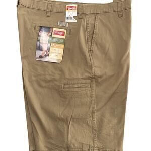 Wrangler Shorts Mens 44 Flat Front Flex Comfort Relaxed Fit Khaki